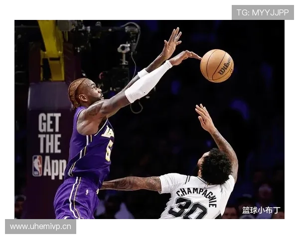 拉希德·华莱士利用挡拆制造错位提升中距离投篮效率